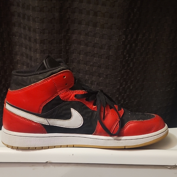 Air Jordan retro 1s - Picture 1 of 6